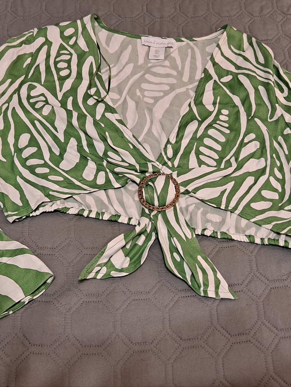 House of Harlow 1960 Green and White Tie-Front Crop Top with Gold Ring Sz L